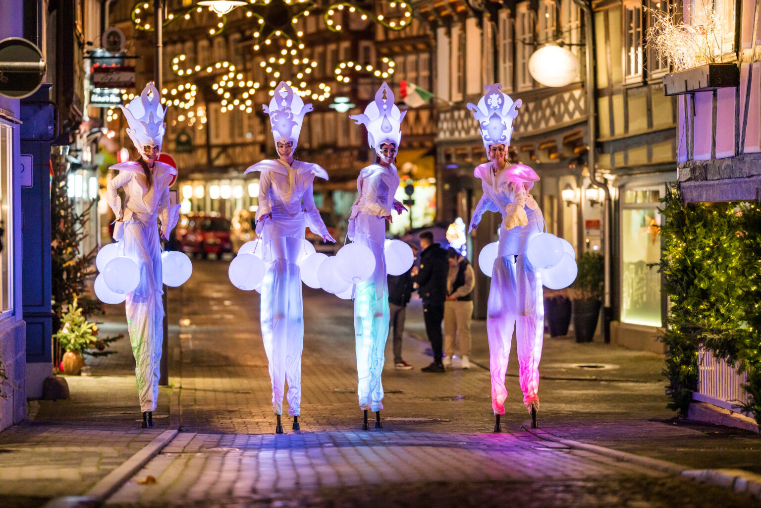 Vier Weihnachts LED Walkingacts bei einem Event in Hannover