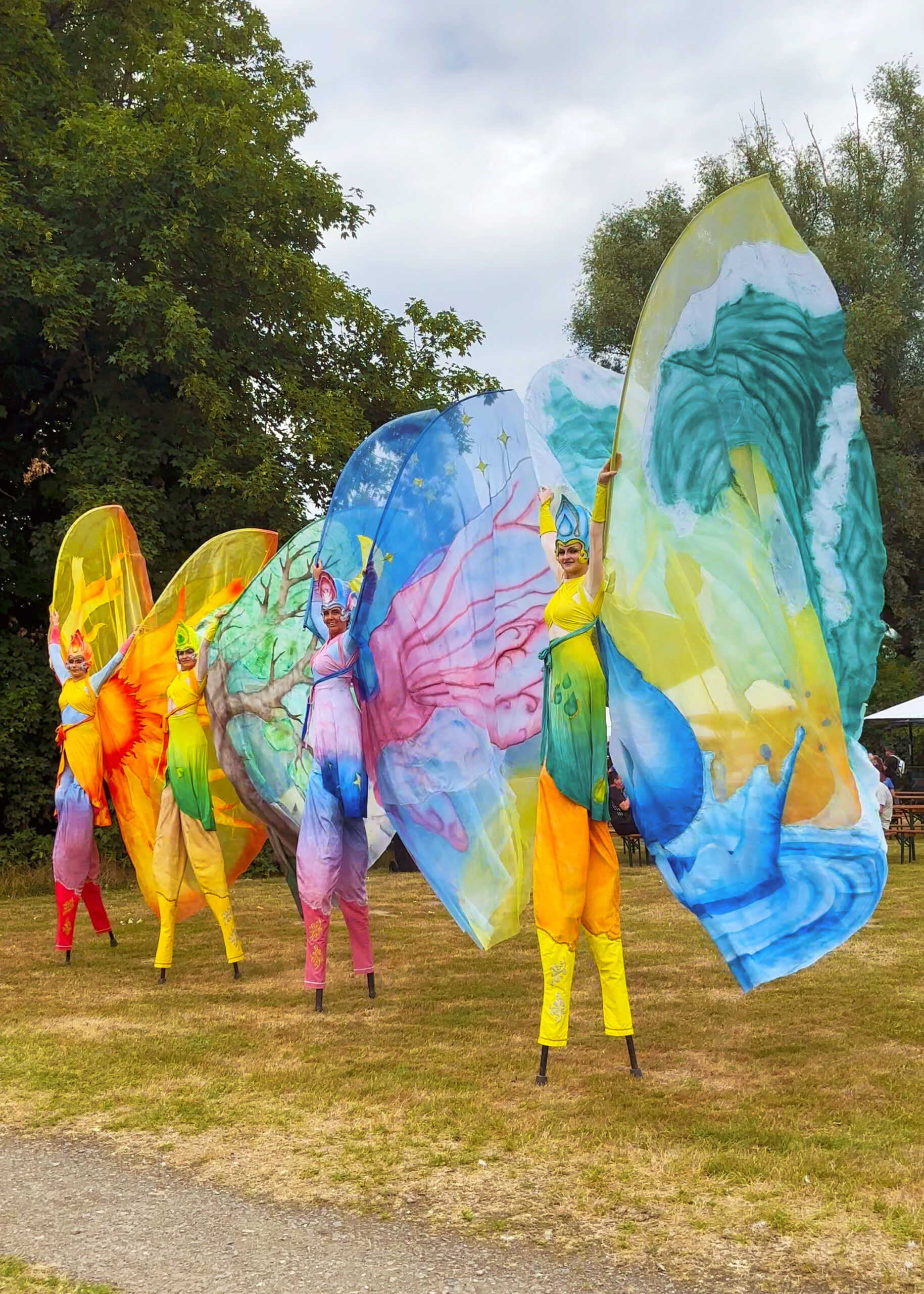 stelzenläufer vier elemente schmetterlinge