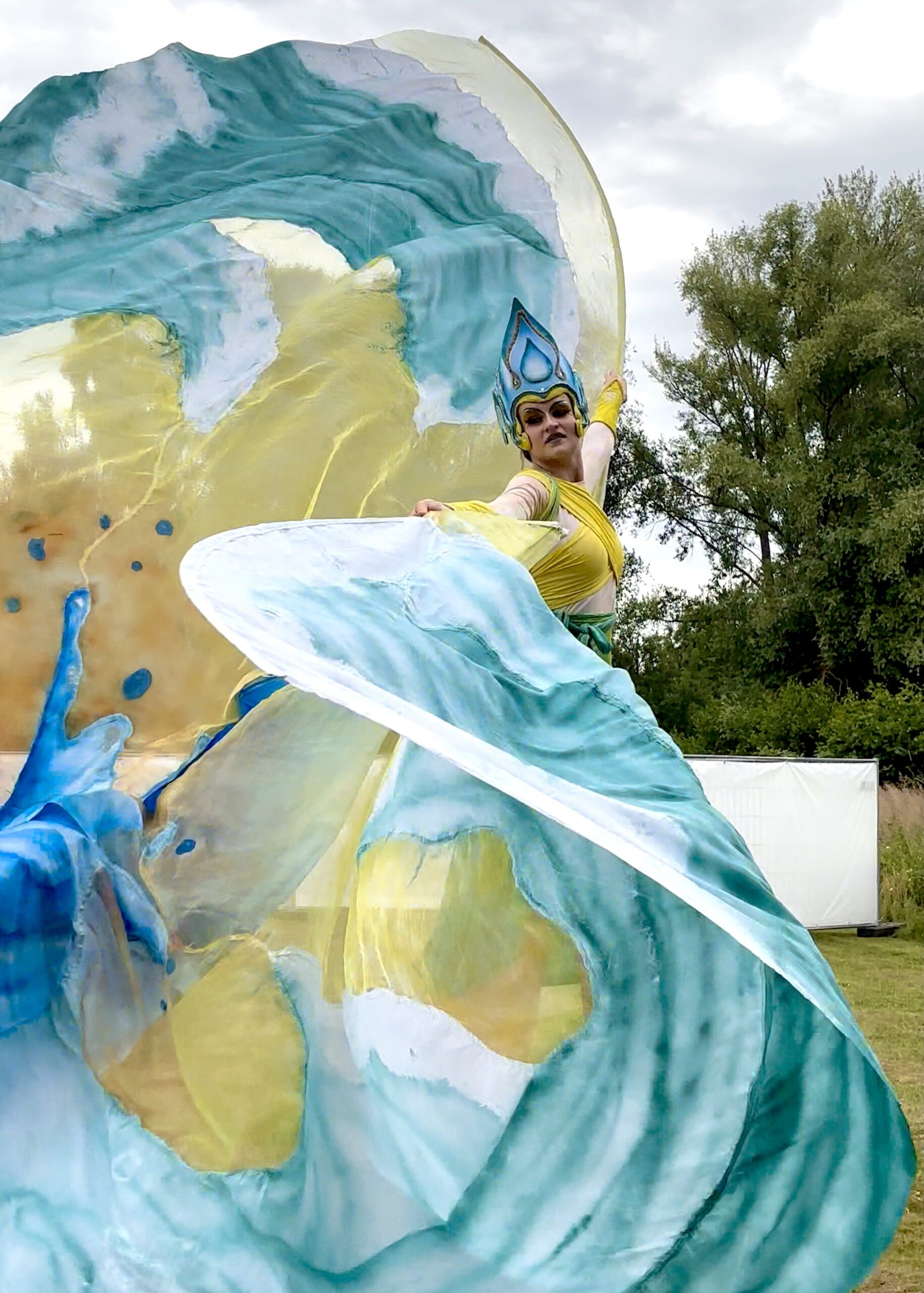 Stelzenläuferin als Wasser